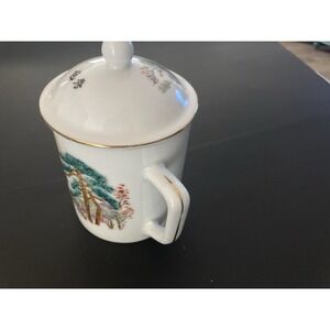 Vintage Chinese Tea Cup Porcelain Mug with Lid White Mountain Landscape Painting